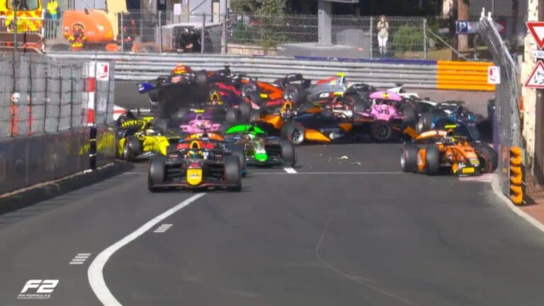 „Azt hiszi, hogy ő Max Verstappen!” – rajtbalesethegyek az F1-es futam felvezetéseként Monacóban