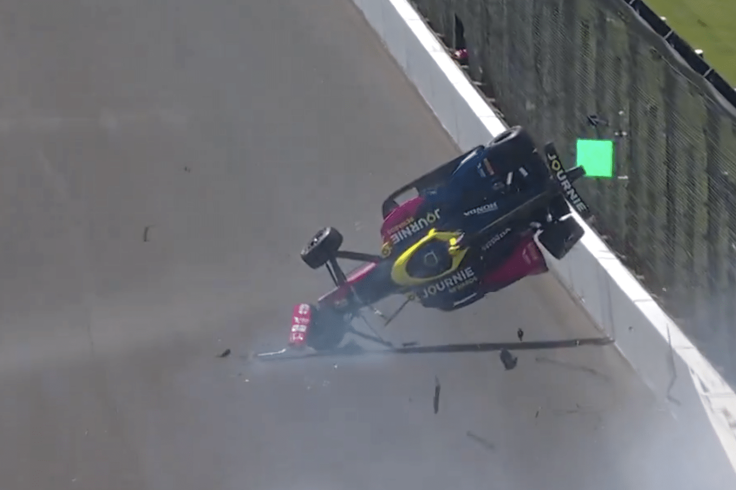 Ijesztő balesettel hangolt a mezőny az Indy 500 időmérőjére