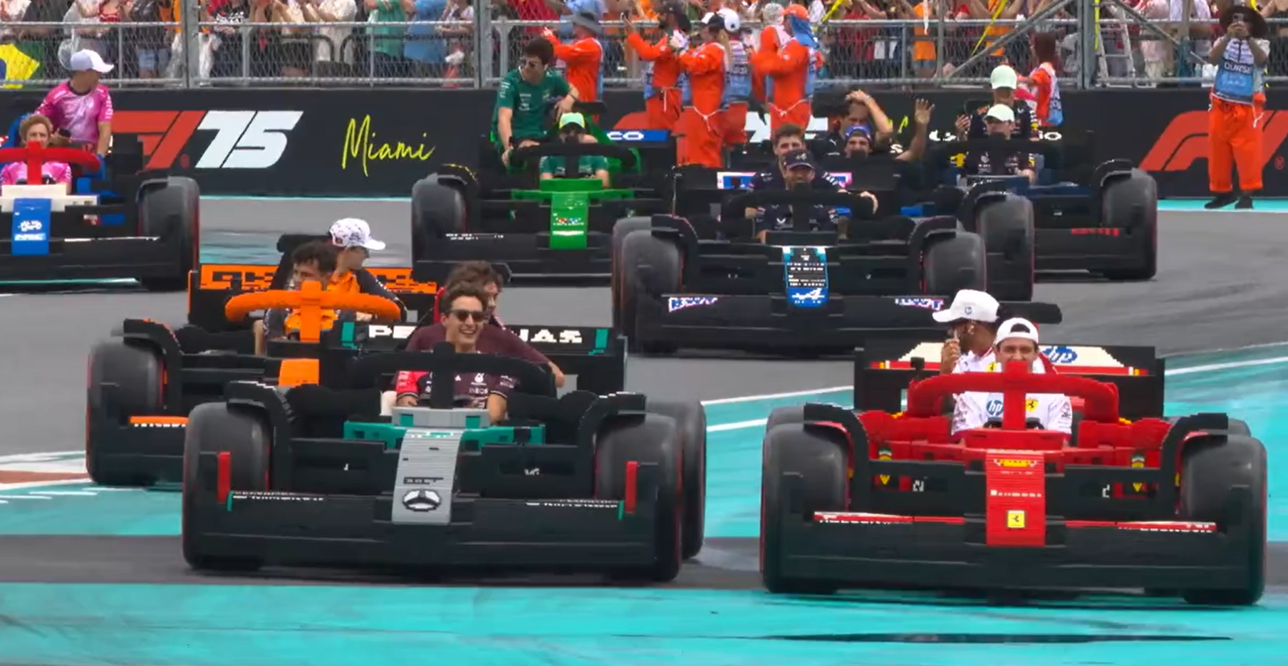 A világ legagyamentebb pilótaparádéján már elkezdődött az F1-es verseny Miamiban