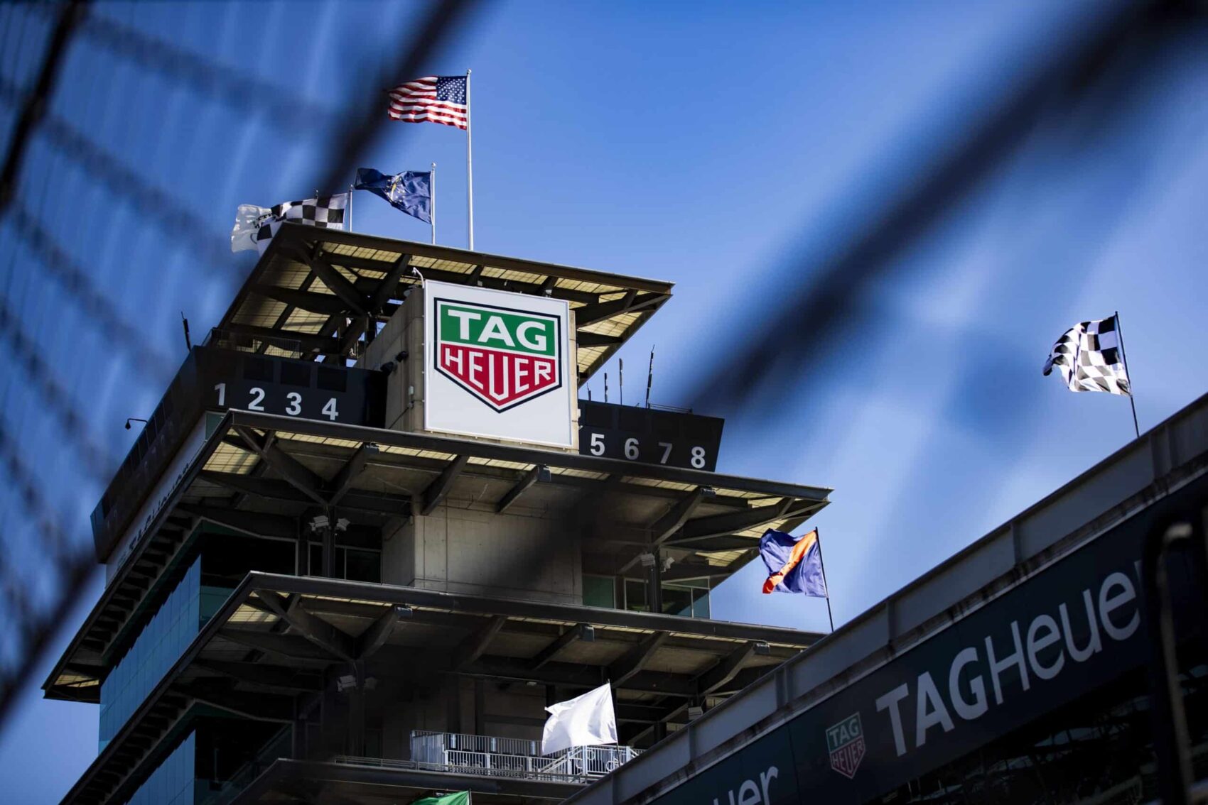 Hullanak a fejek a tengerentúlon, óriási a botrány az év legnagyobb autóversenye előtt