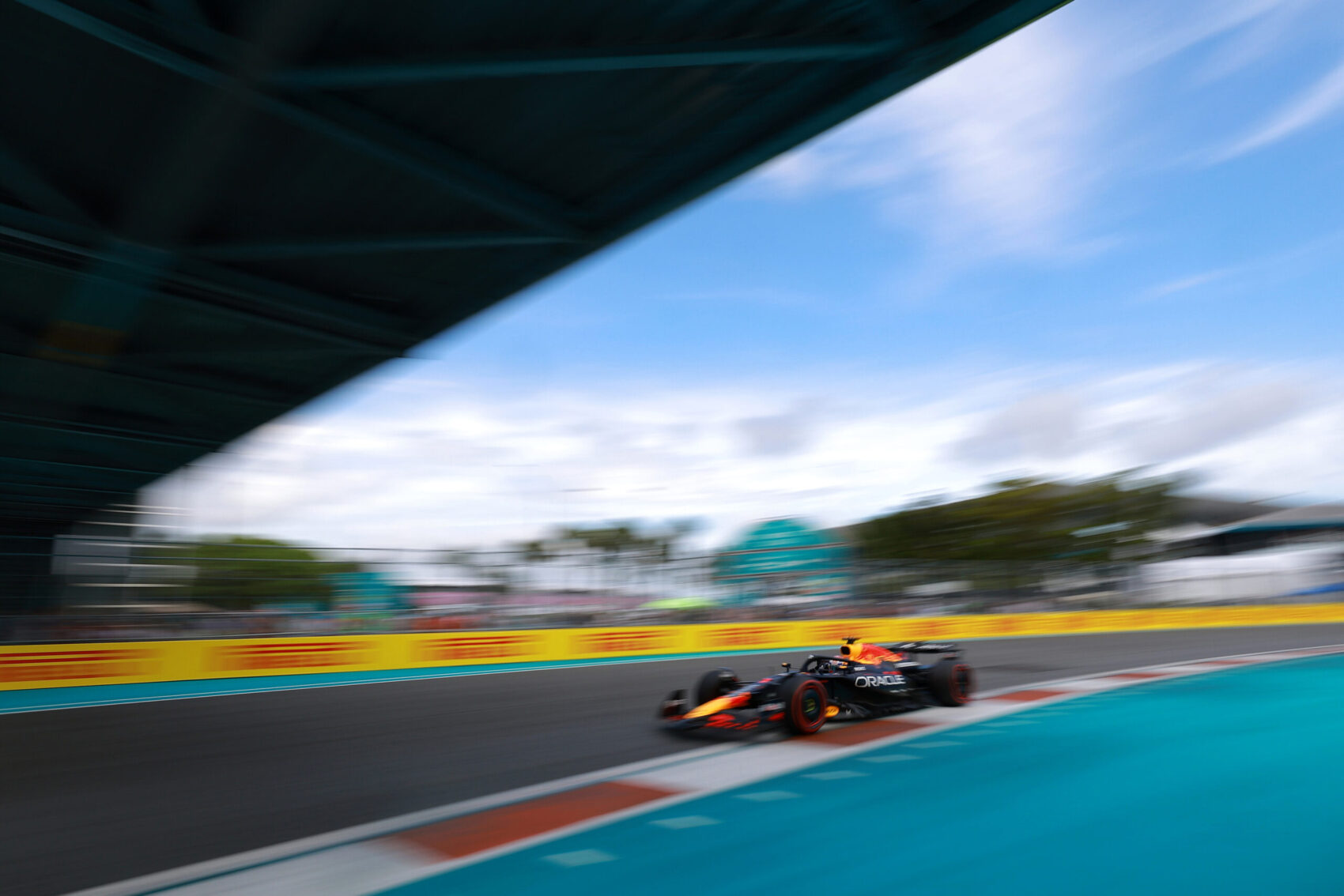 Papa-pole: Verstappen megint megfricskázta a McLareneket