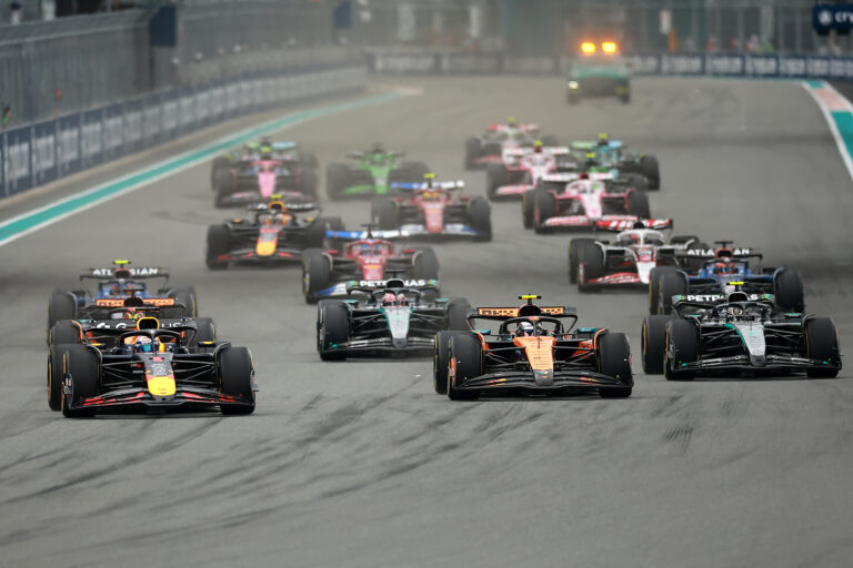 Kettős győzelmet szerzett, de gyászol a McLaren