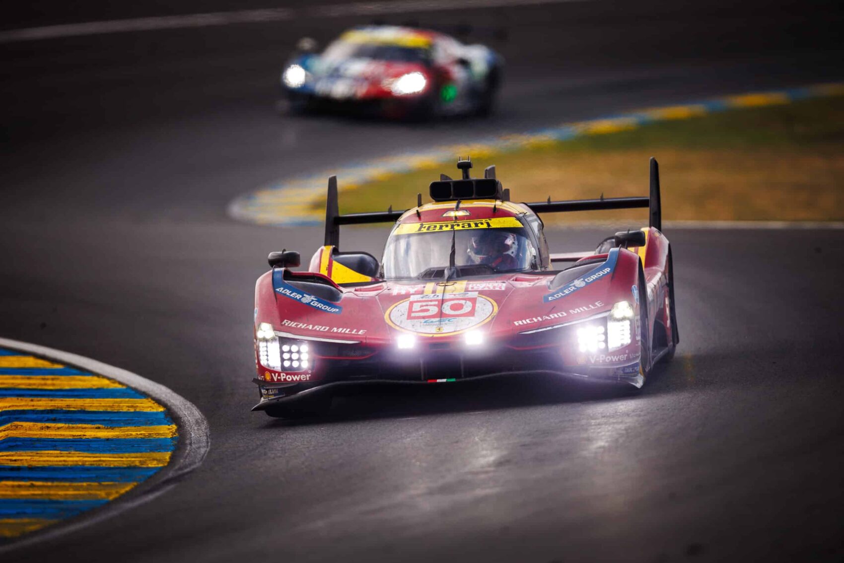 Kizárták az egyik Ferrarit az év versenyéről a túl hajlékony szárnya miatt