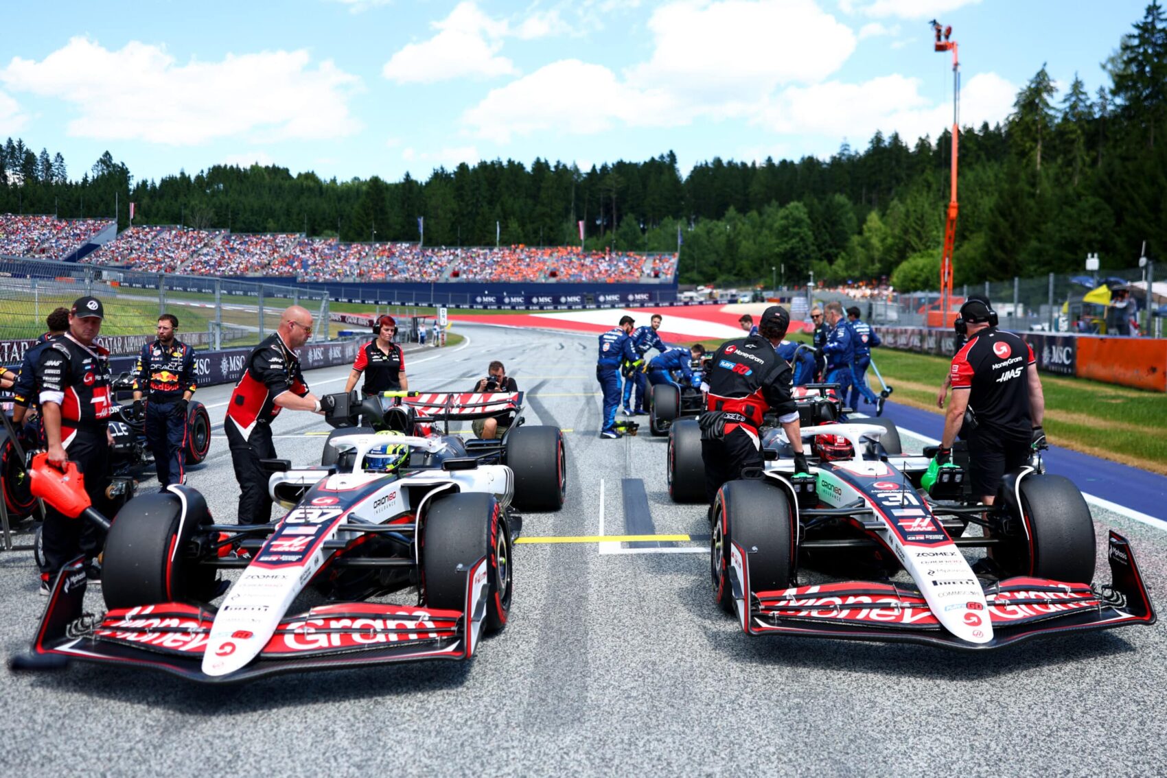 Már van pénze a Haasnak, különleges tesztet hoz össze új partnerének