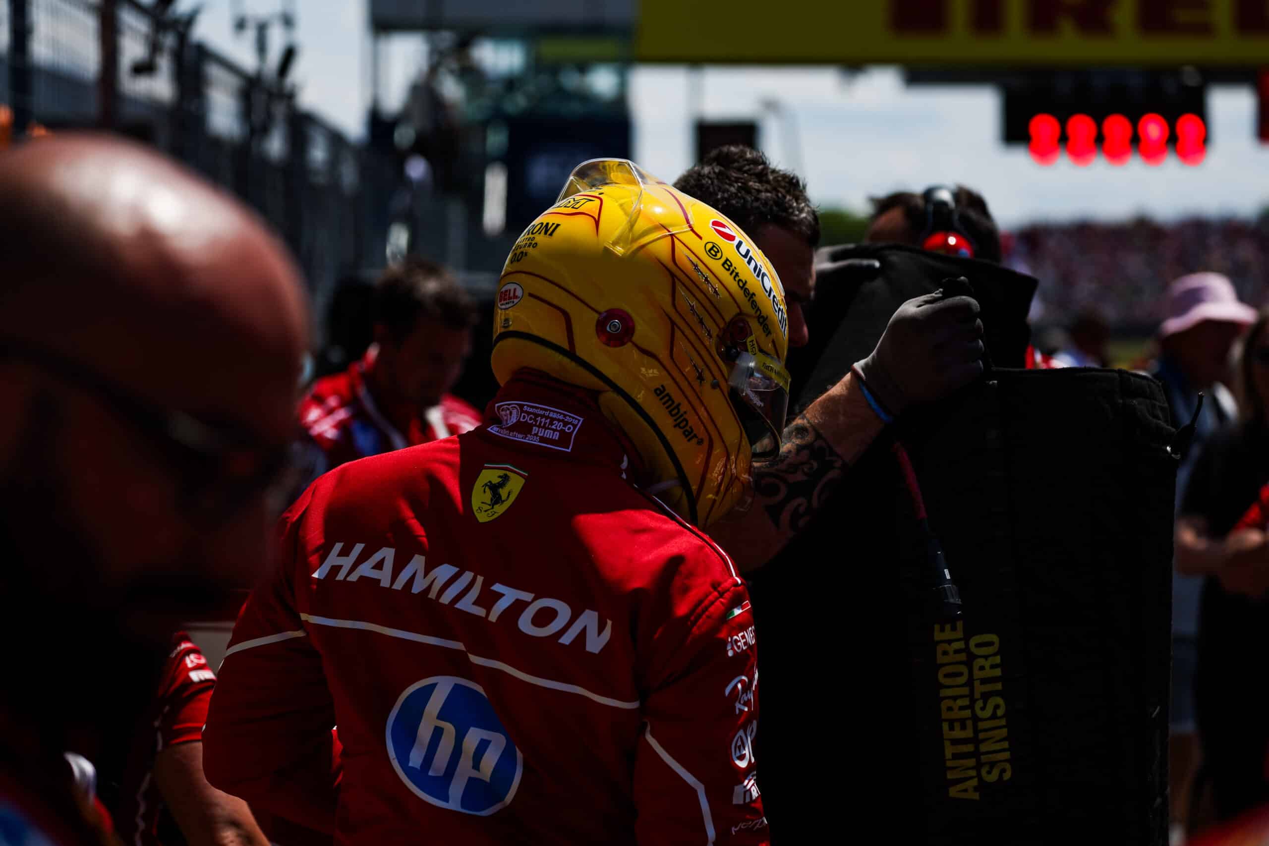 Mennyire mentik fel a számok Hamiltont, avagy így tolt ki a Ferrari sztárjával a történelmi jelenség