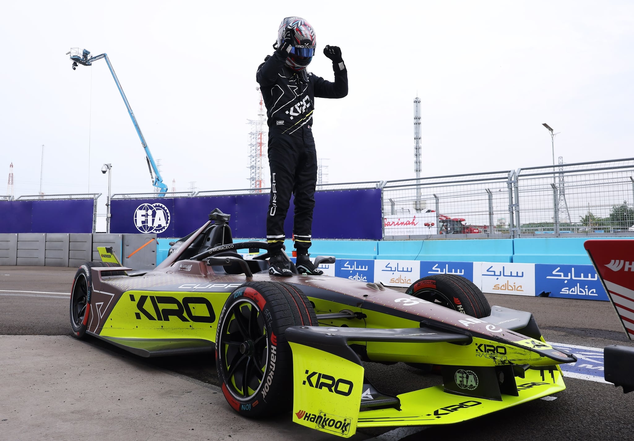 Az év beteljesülése: botrányhős pilótájával nyert a legkisebb csapat