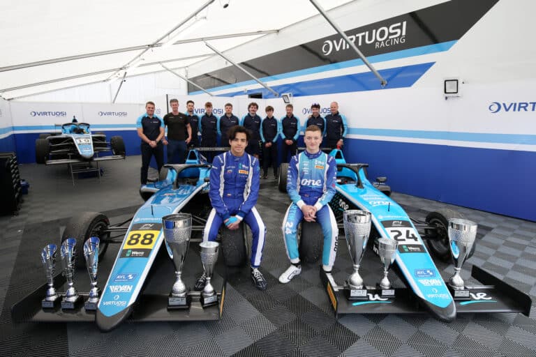 Molnár Martin, Salim Hanna, Virtuosi Racing, Thruxton