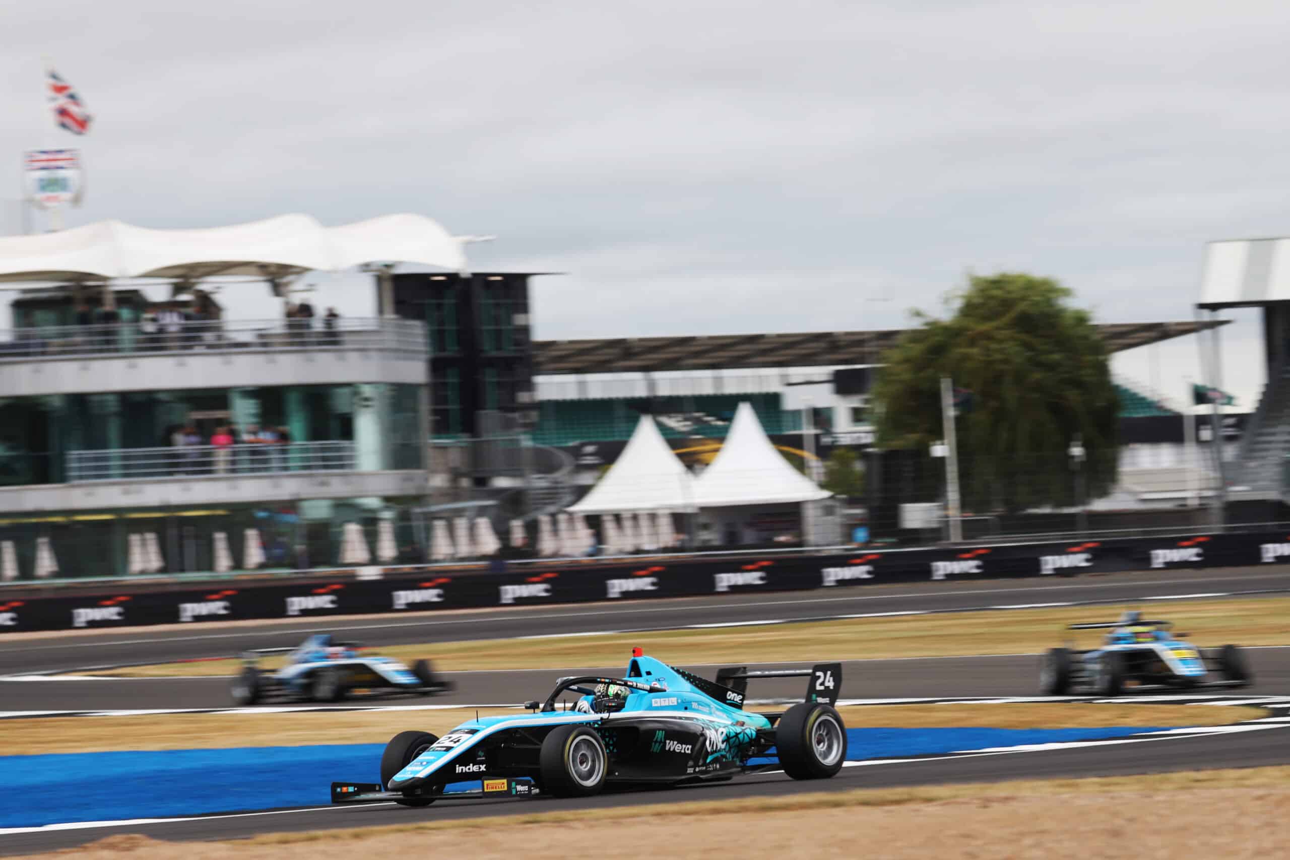 Molnár Martin hatalmas versenyzéssel ellopta a show-t Silverstone-ban