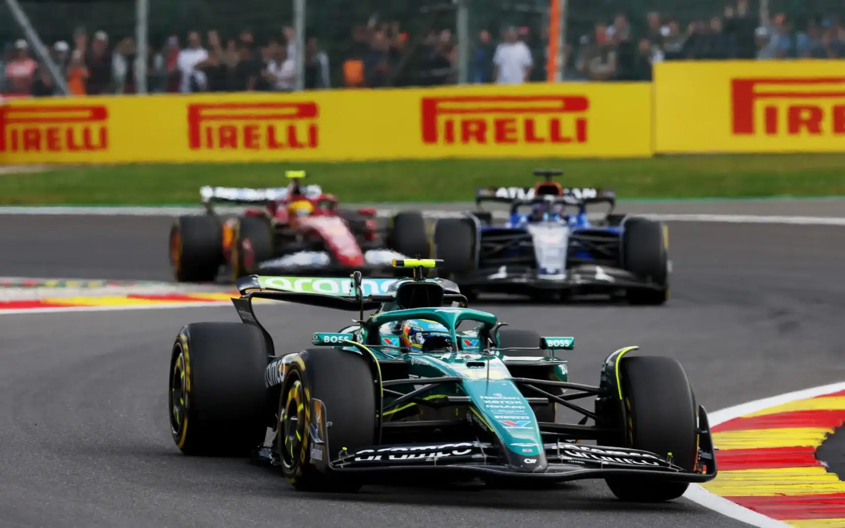 Hamilton, Alonso, Antonelli és Sainz is büntetést kapott a Belga Nagydíj előtt