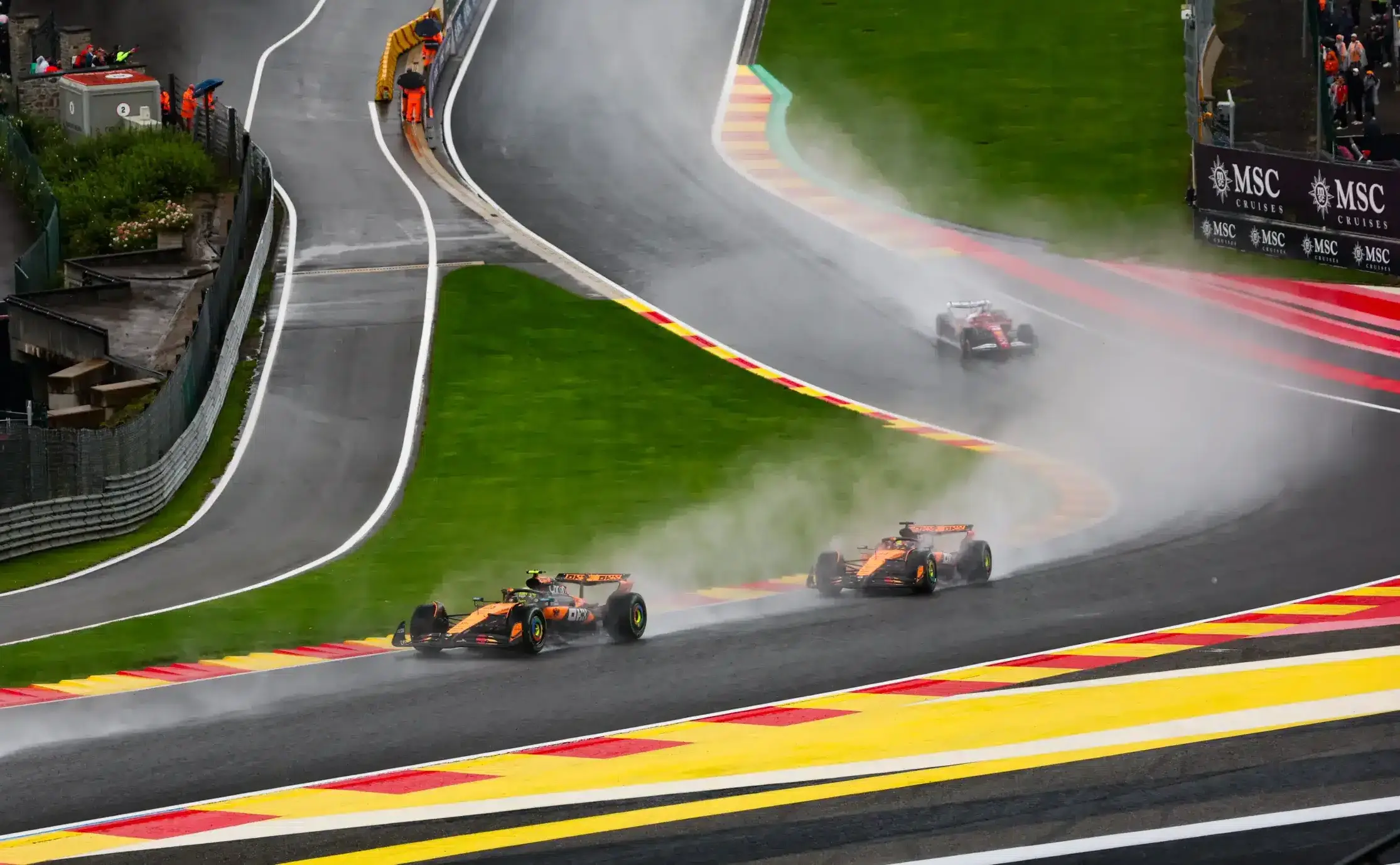 Hamisítatlan Spa: azon múlt Piastri és Norris csatája, hogy melyikük tökösebb a vizes Eau Rouge-ban