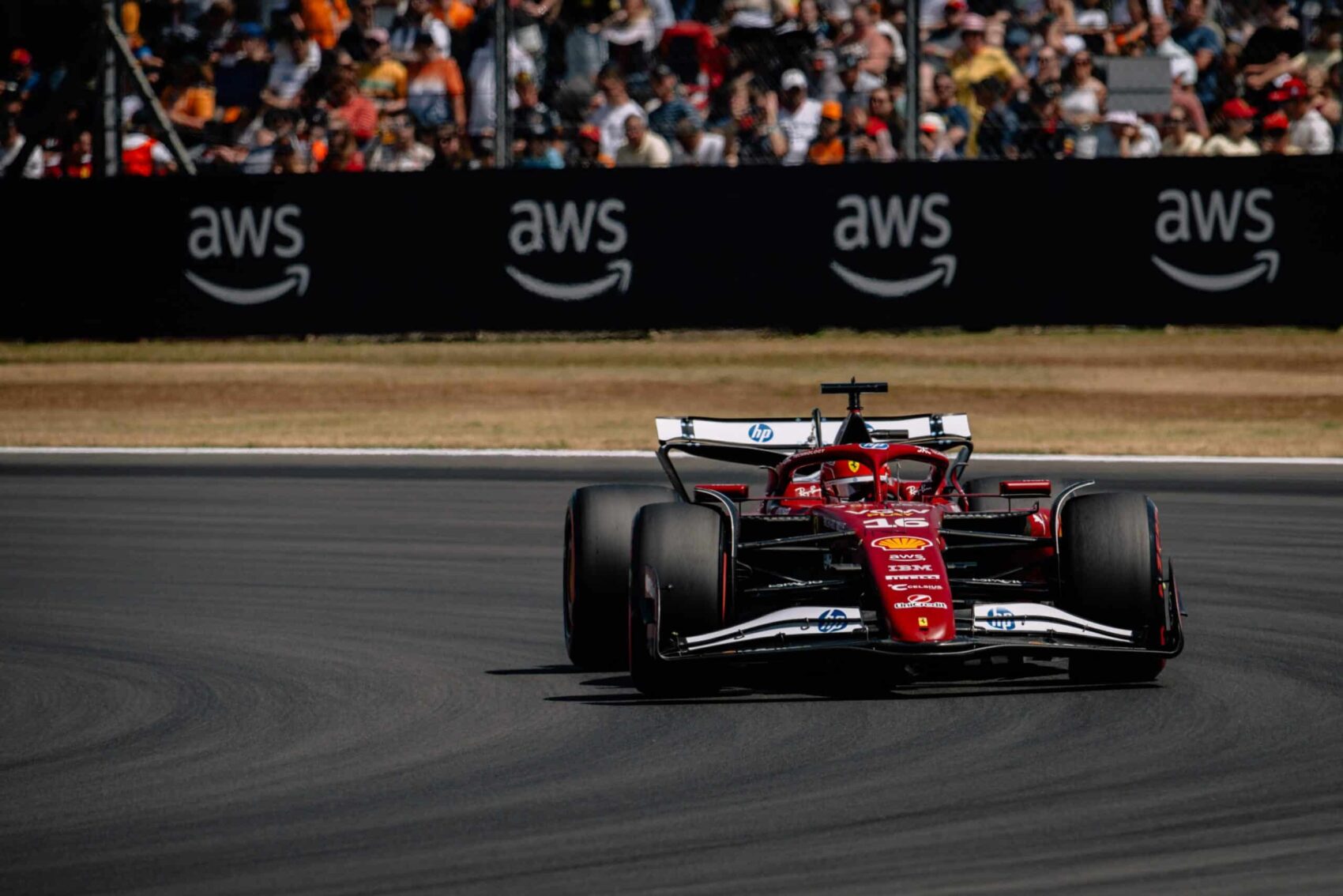 Hamilton csak 11. lett az időmérő főpróbáján, de a Ferrari így is szárnyal Silverstone-ban