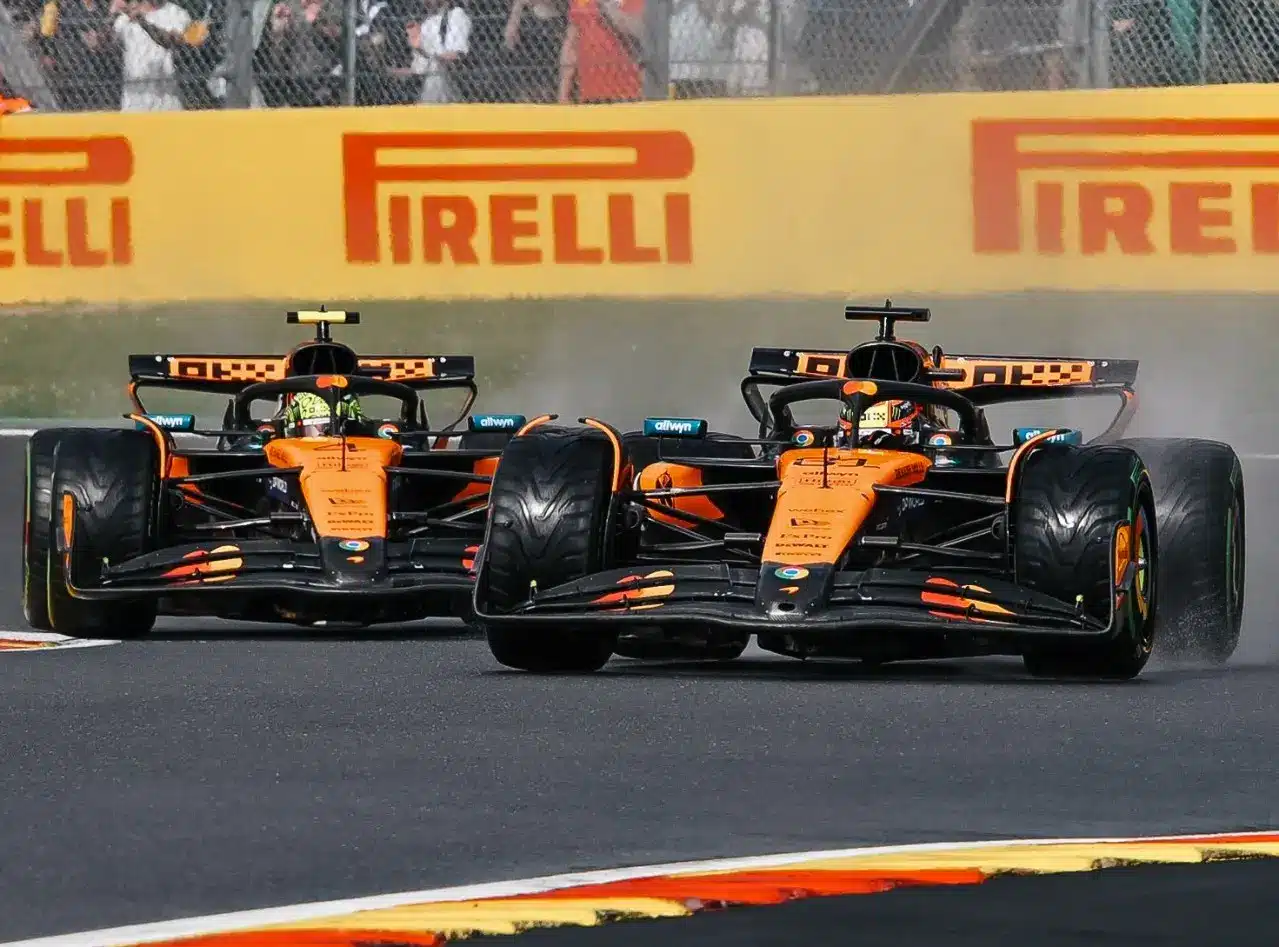 Előzés döntötte el a győzelmet a két McLaren között az eső miatt halasztott Belga Nagydíjon