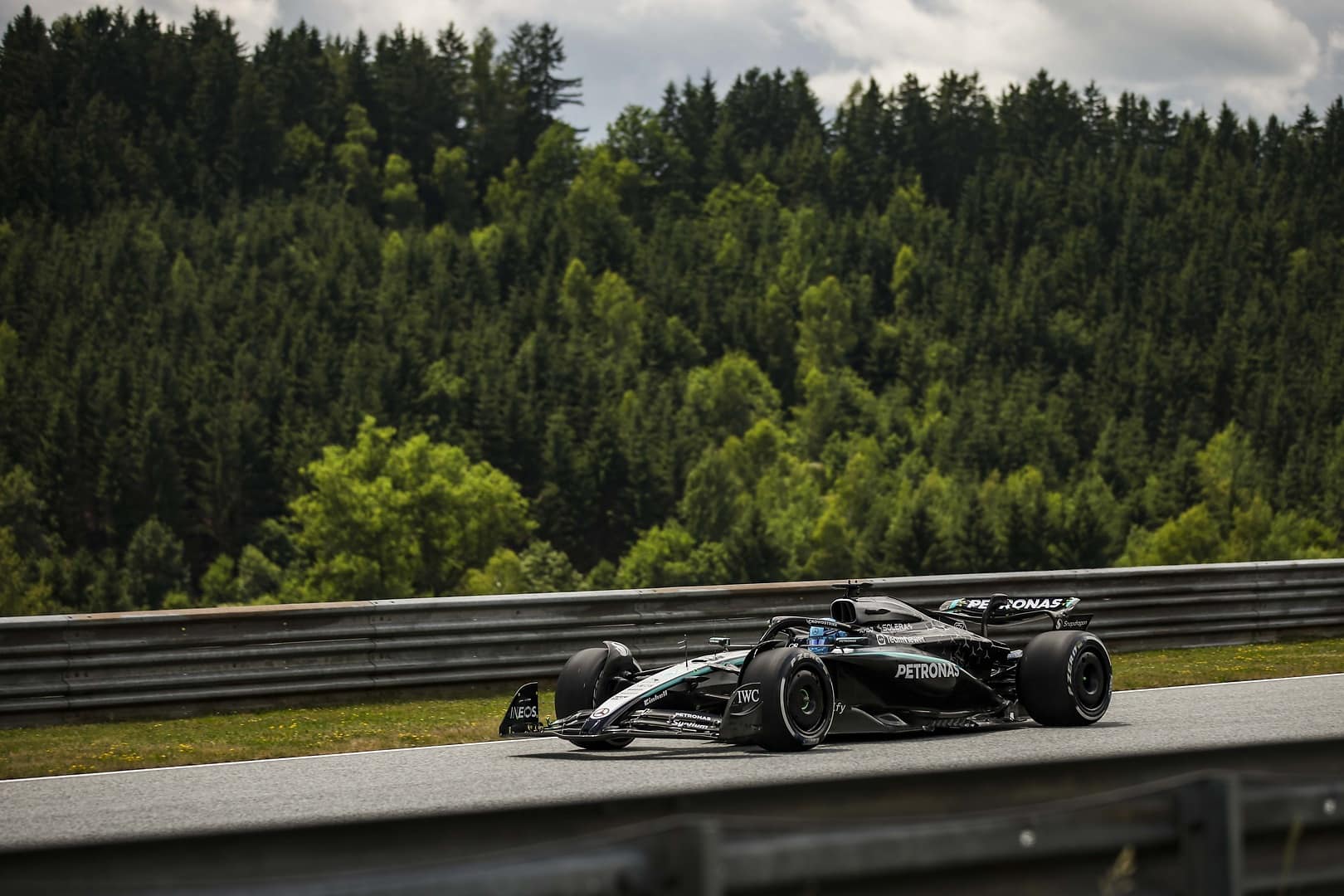 A Mercedesnél visszafelé sült el, hogy nagyot akart markolni az extrém választással