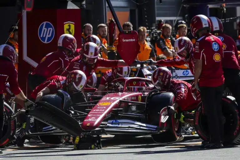 Ha a Ferrari hallgat Leclerc-re, elkerülik a nullázást?