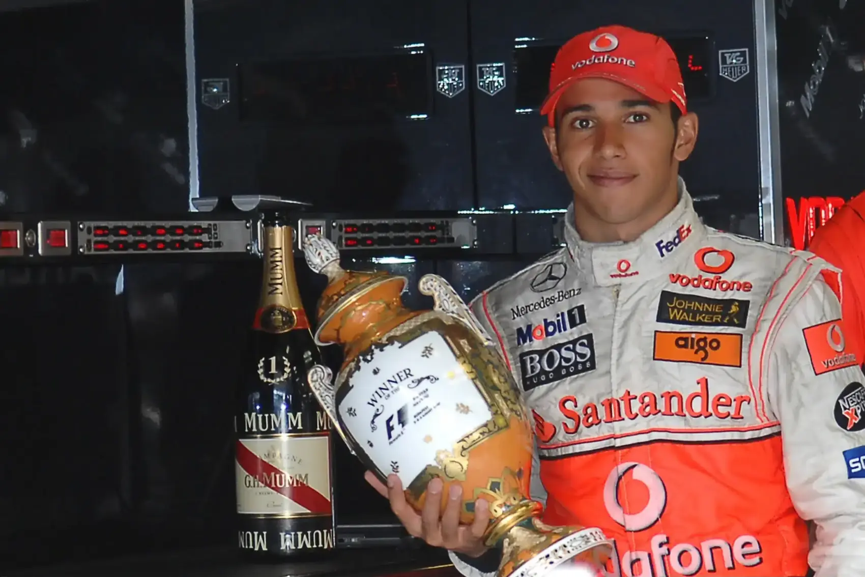 Kanapé mögött bujkáló Hamilton, tolvajt kergető Mansell – 5 őrült sztori a Magyar Nagydíjról