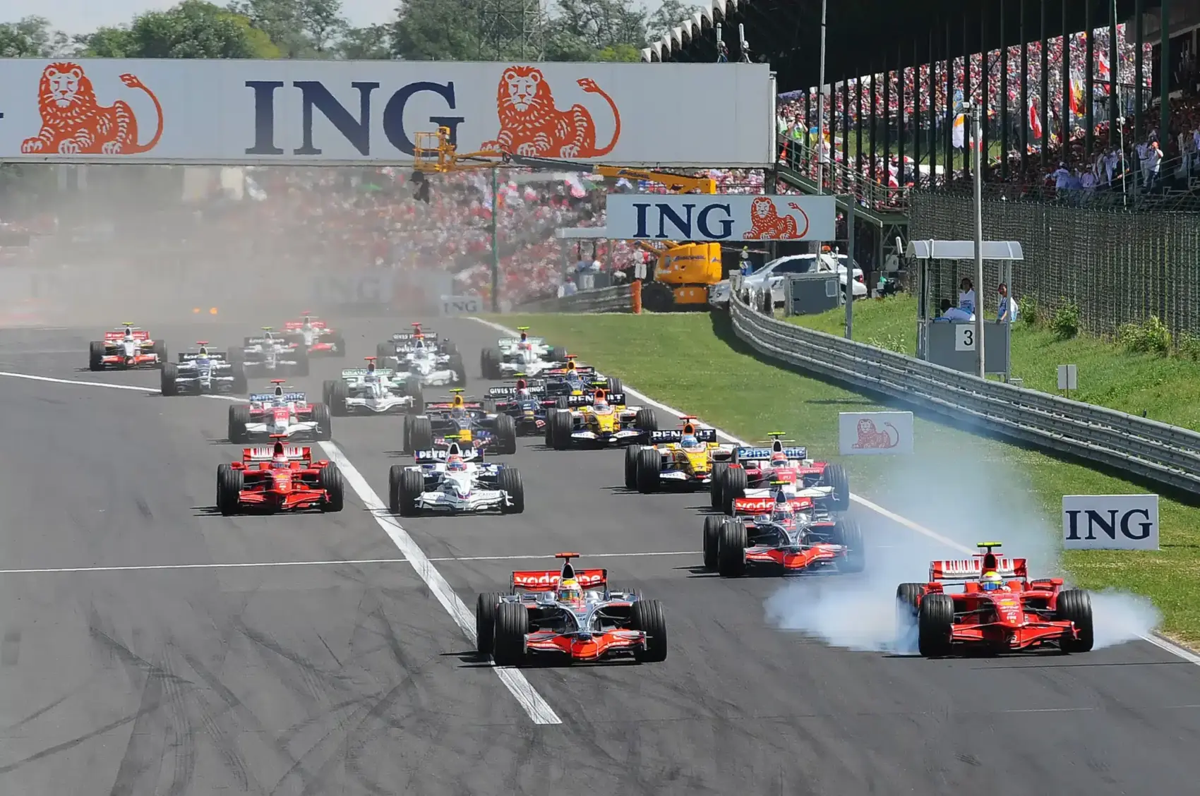 Leclerc kezdhet aggódni? – hatalmas Ferrari-drámát hozott az egyetlen augusztus 3-i Magyar Nagydíj