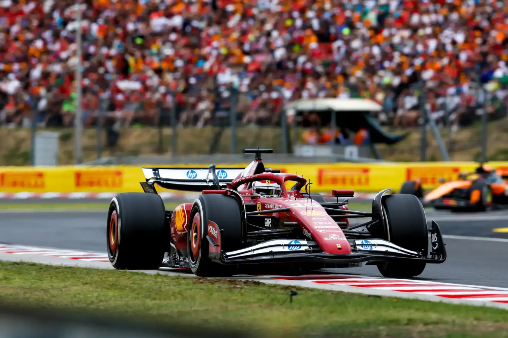 Kamuzott a Ferrari a Leclerc-t hátráltató problémáról? – Russell szerint igen