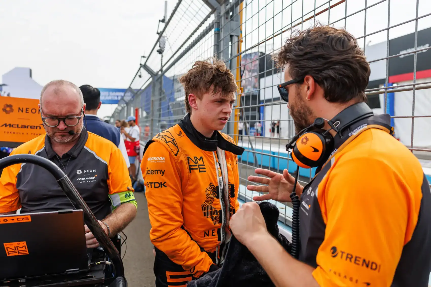 Félreállíthatják a kétszeres világbajnokot, hogy a McLaren pilótájának jövőre is legyen ülése