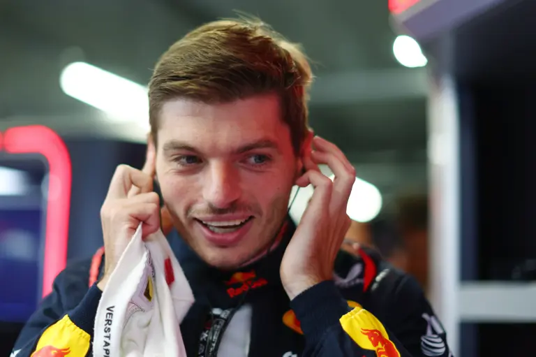 Kiderült, hogyan került egy törölköző Verstappen autójába – és miért szerencse, hogy puha volt
