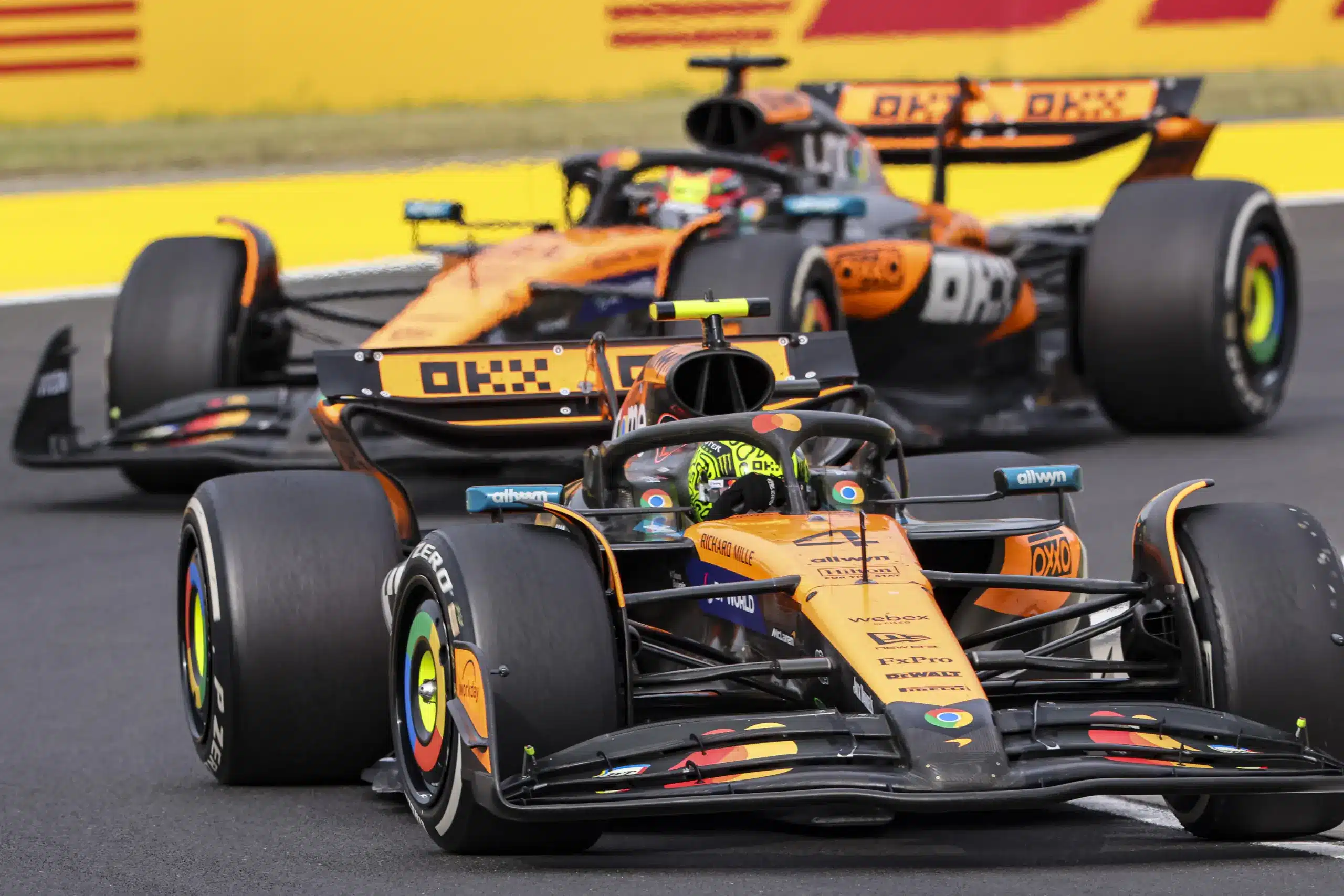 Biztos, ami biztos, a McLaren lecsekkolta, hogy a szerencse ismeri-e a papajaszabályokat