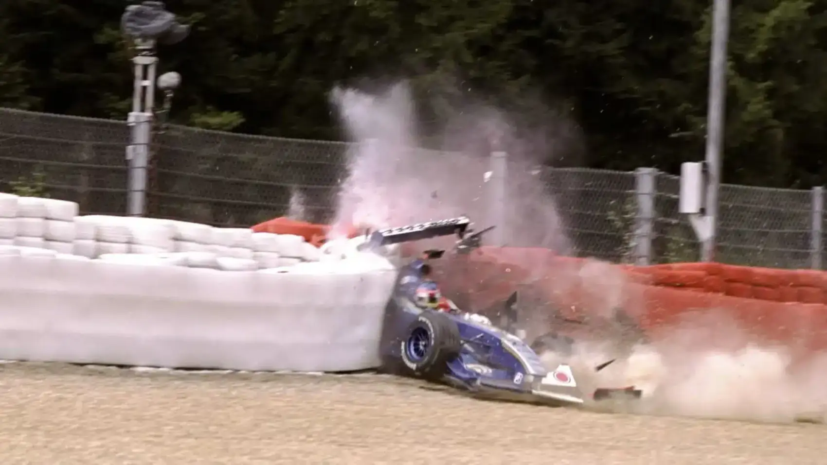 A pilóták törtek autót, de a szerelők haltak meg kis híján az F1 egyik legbizarrabb időmérője után