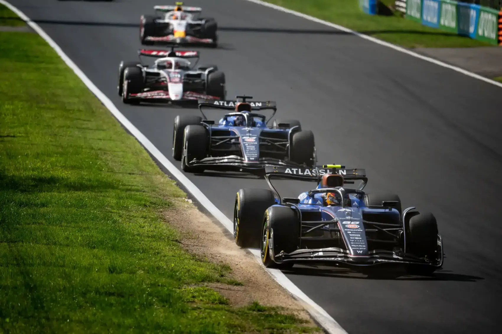 „Srácok, nem értek egyet, kérlek!” – csapatutasítás után meghallgatás vár az F1-es istállóra