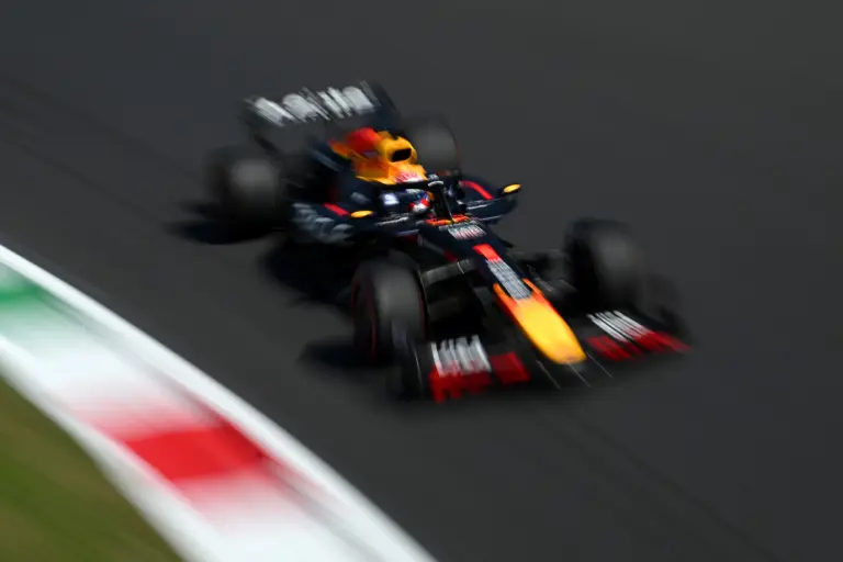 Videón az F1 történetének leggyorsabb köre, ami után Verstappen finoman leszólta Hamilton képességeit