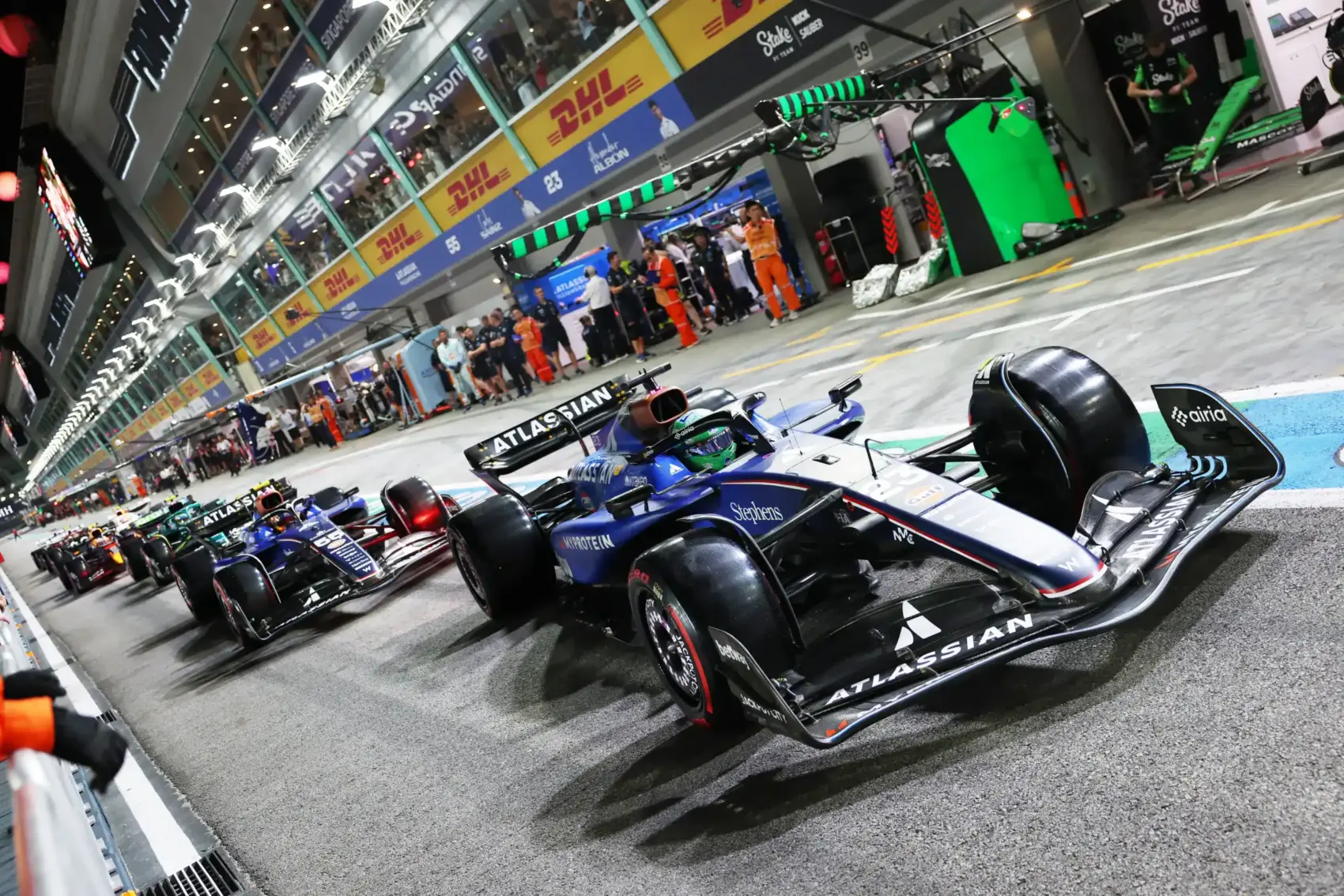 Kizárták az egyik csapatot a Szingapúri Nagydíj időmérőjéről