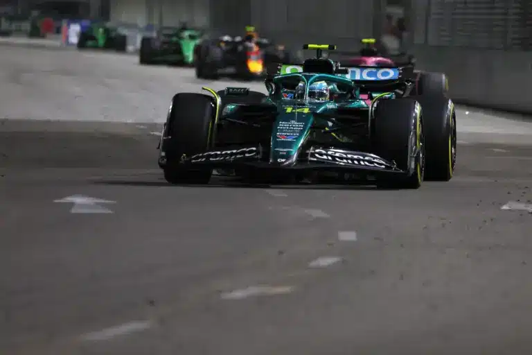 Válaszolt az F1 a túlzott barátnő-mutogatós kritikára