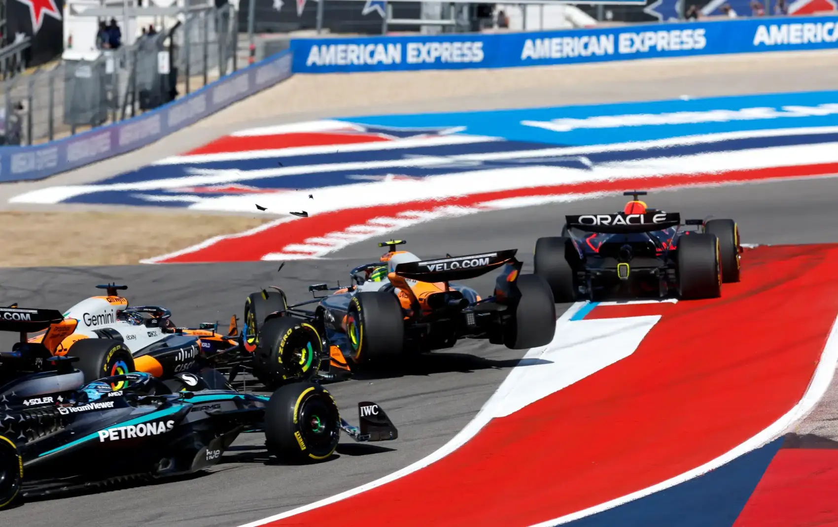 Meggondolta magát a McLaren Norris büntetése kapcsán; Piastrit nem bünteti az austini ütközésért