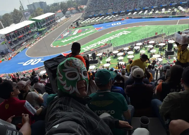 Beült a nézők közé az F1-es versenyző, a világon senki nem ismerte fel (videó)