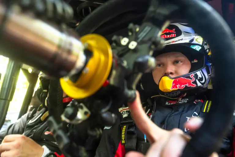 Titkos teszten tett apró lépést céljához az F1-be vágyó ralibajnok