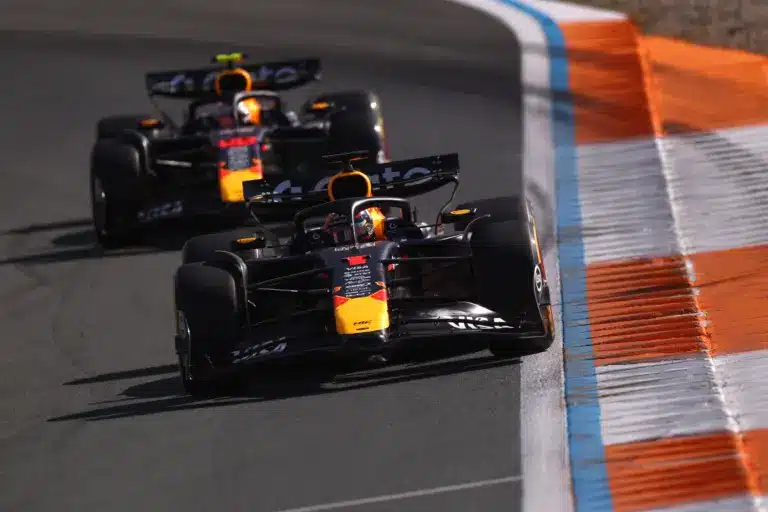 Verstappennek olyan versenyző ígért segítséget, akitől nem feltétlenül várhatta