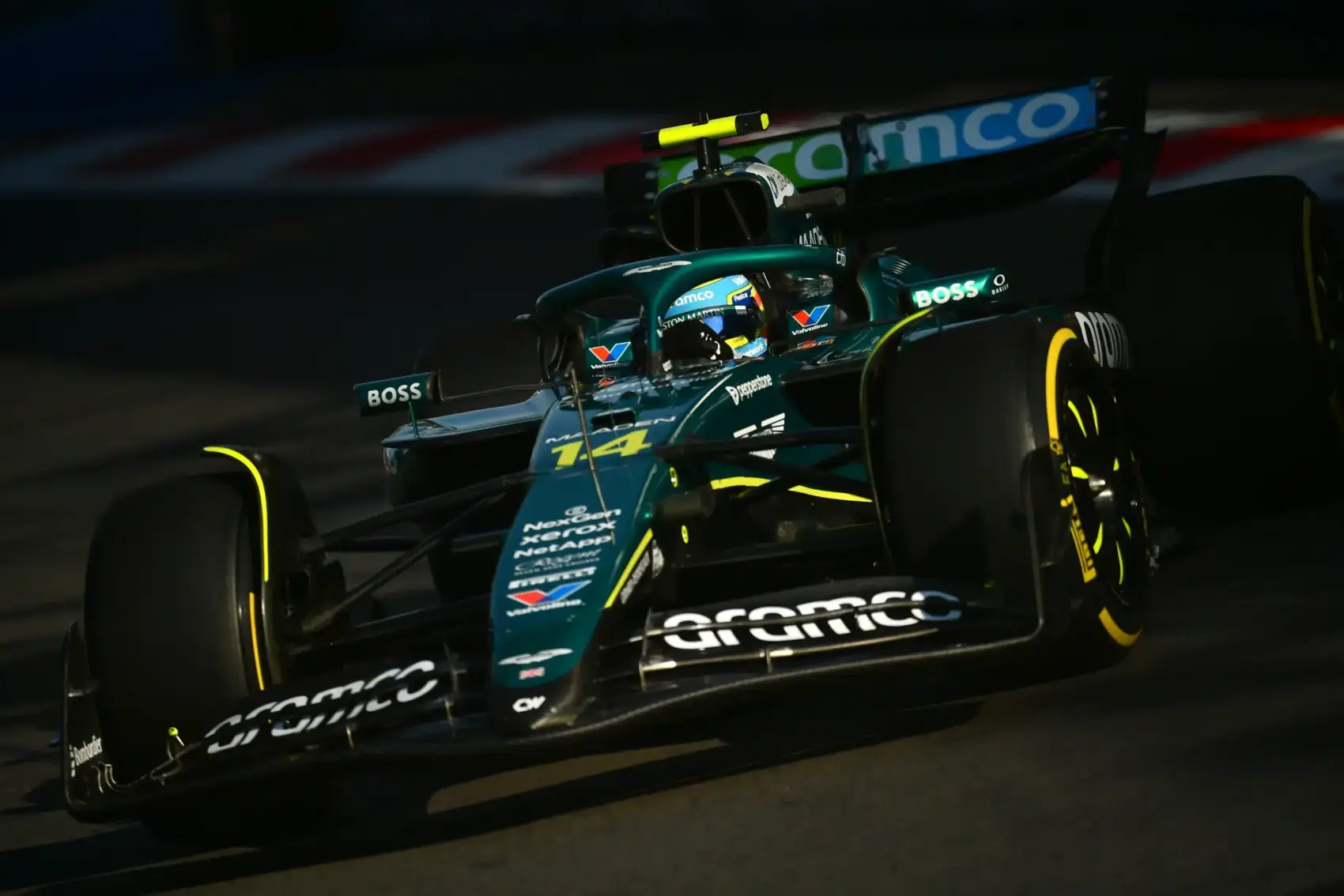 Sokatmondó megjegyzés Newey-tól – a háttérben komoly nehézségei vannak az Aston Martinnak?