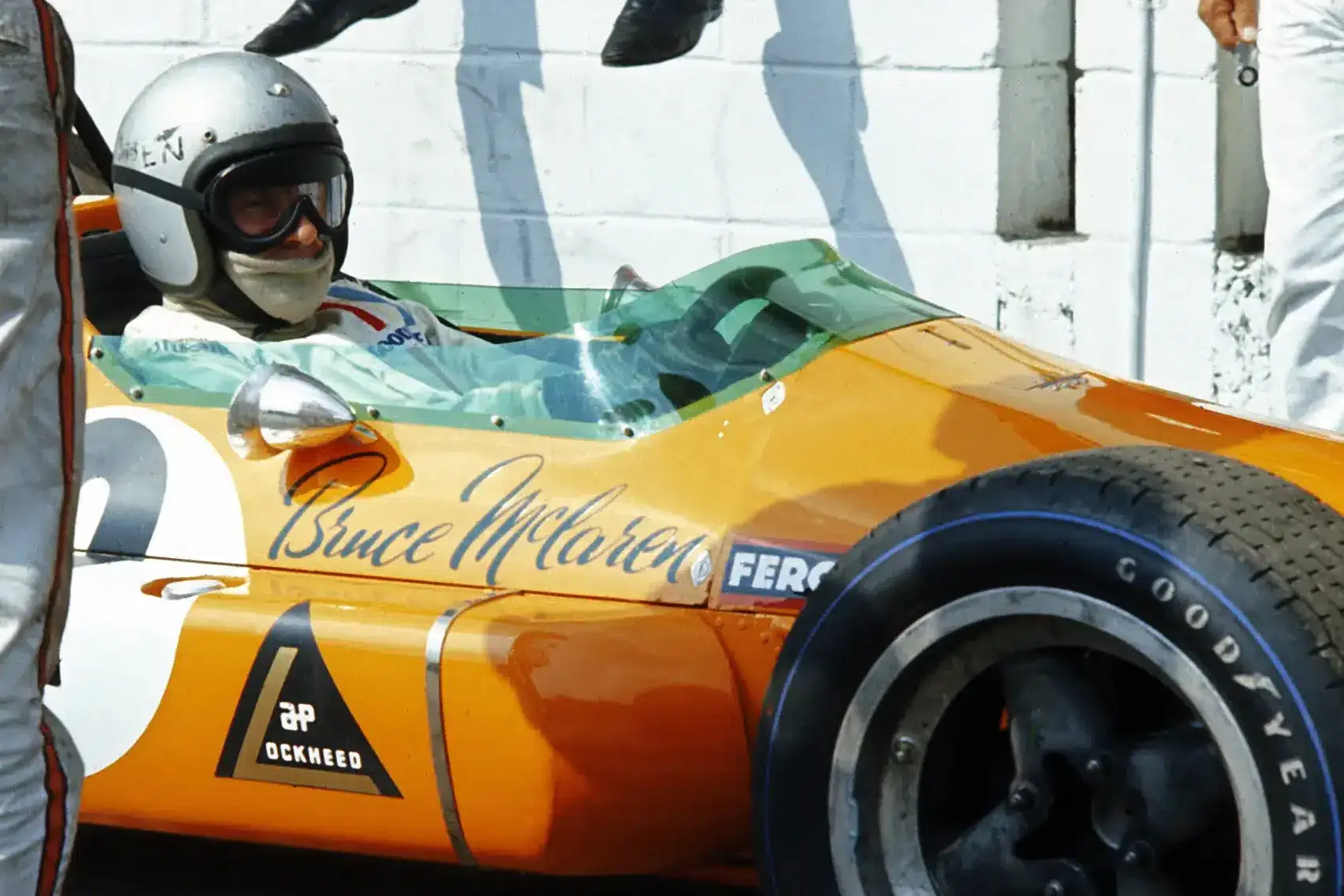 Botrányos gaztett: megrongálták a McLaren alapítójának sírhelyét