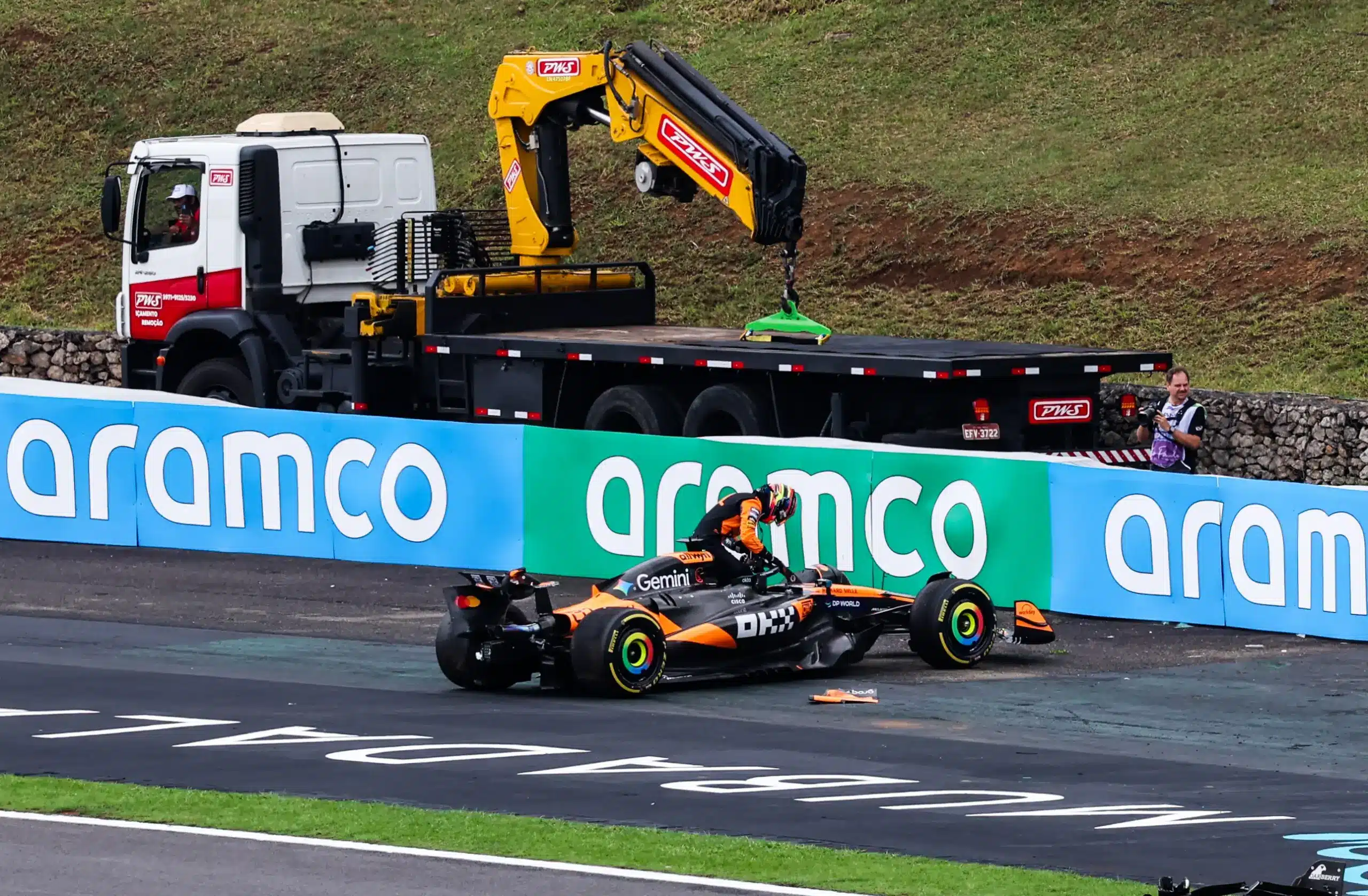 „A legokosabb srác” – Norris tényleg kidobott egy banánhéjat, amitől Piastri a falba csúszott