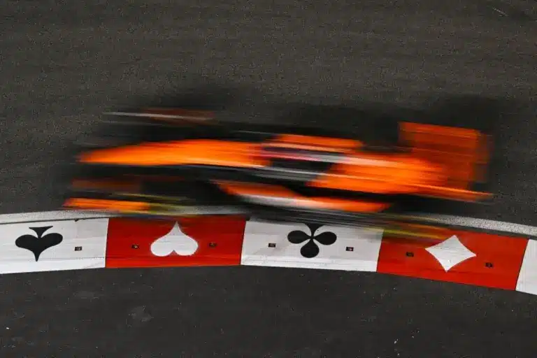 Sohasem történt még ilyen a McLarennel, egy rekorddöntéstől is elestek a kizárással