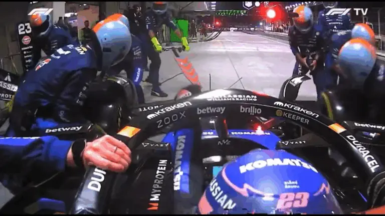 Nem vette észre a sérülést a csapat, hiába mutogatott veszettül a versenyző