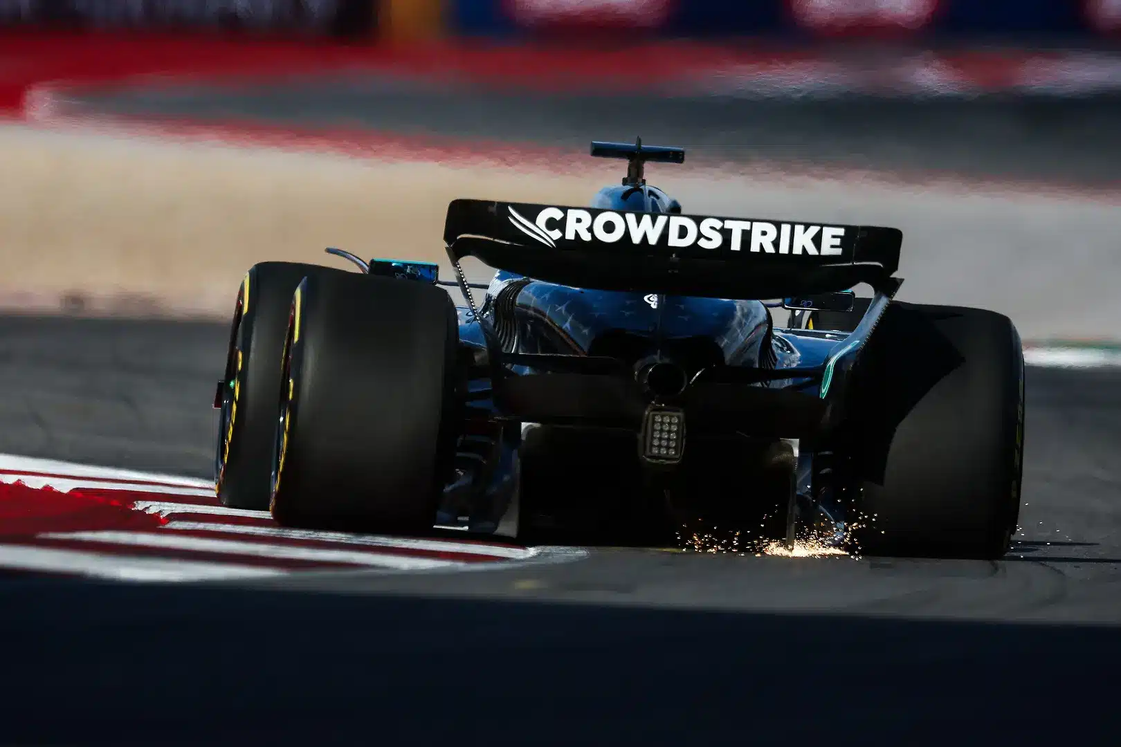 Mercedes, Crowdstrike