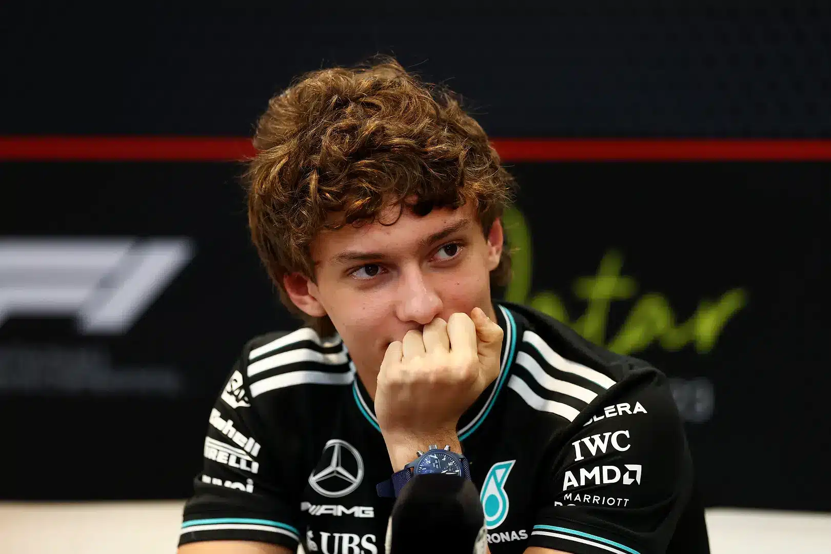 Autóbalesetet szenvedett a Mercedes F1-es pilótája (fotó)