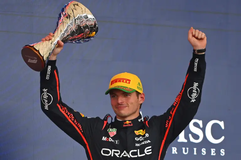 Verstappen: A bokszutcából a dobogóra egy defekttel, ez hihetetlen!