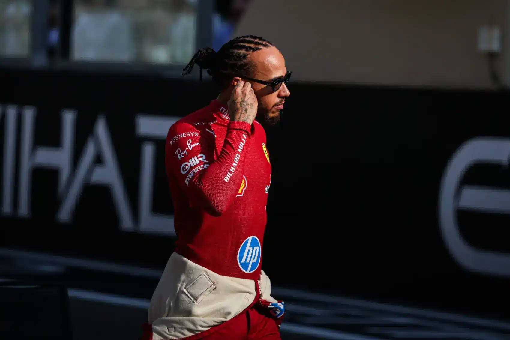 Jelzésével felcsiholta Lewis Hamilton a viszonyáról szóló pletykát