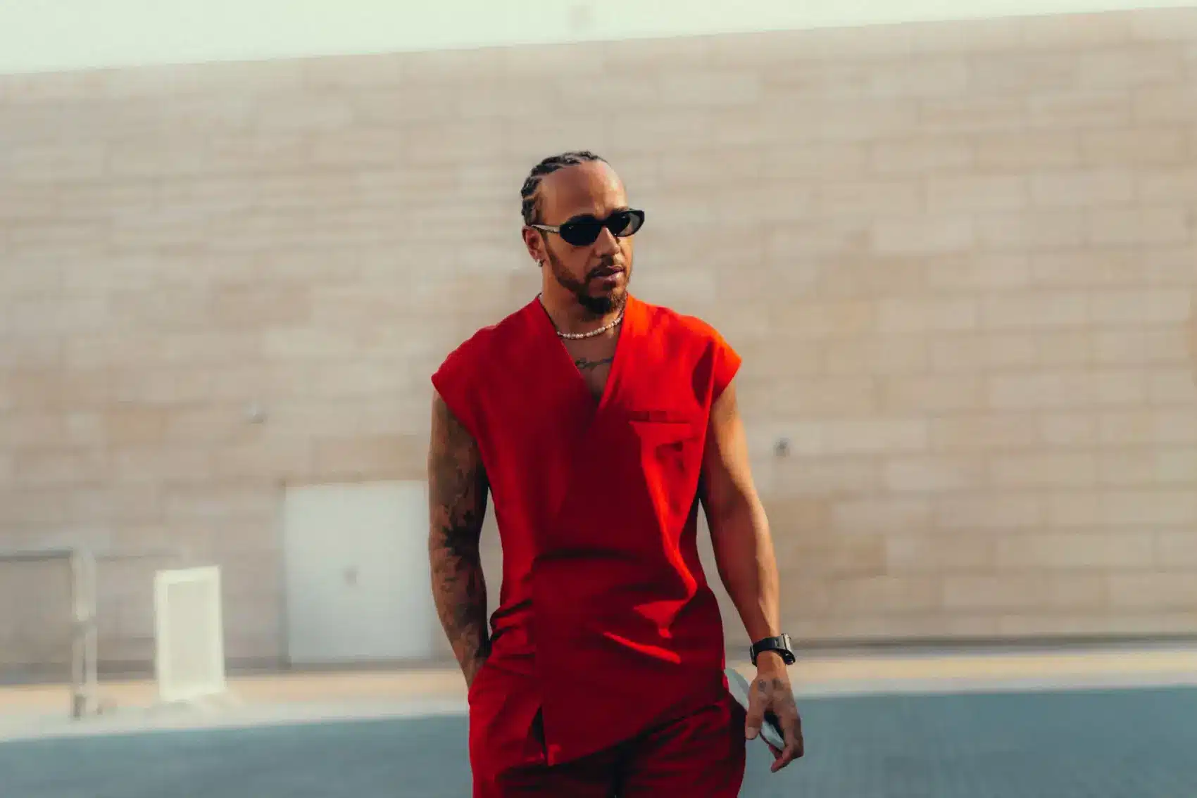 Hamilton furcsa kijelentést tett Verstappenről, miután 16 kivetítő sem volt elég neki