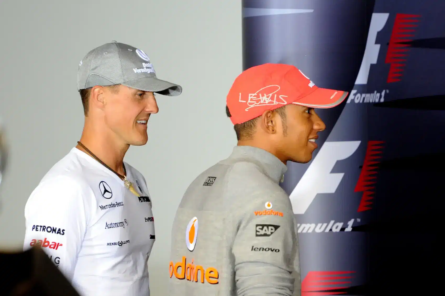 Hamilton és Schumacher sem volt könnyű eset a pilótákat centikről vizslató fotós szerint