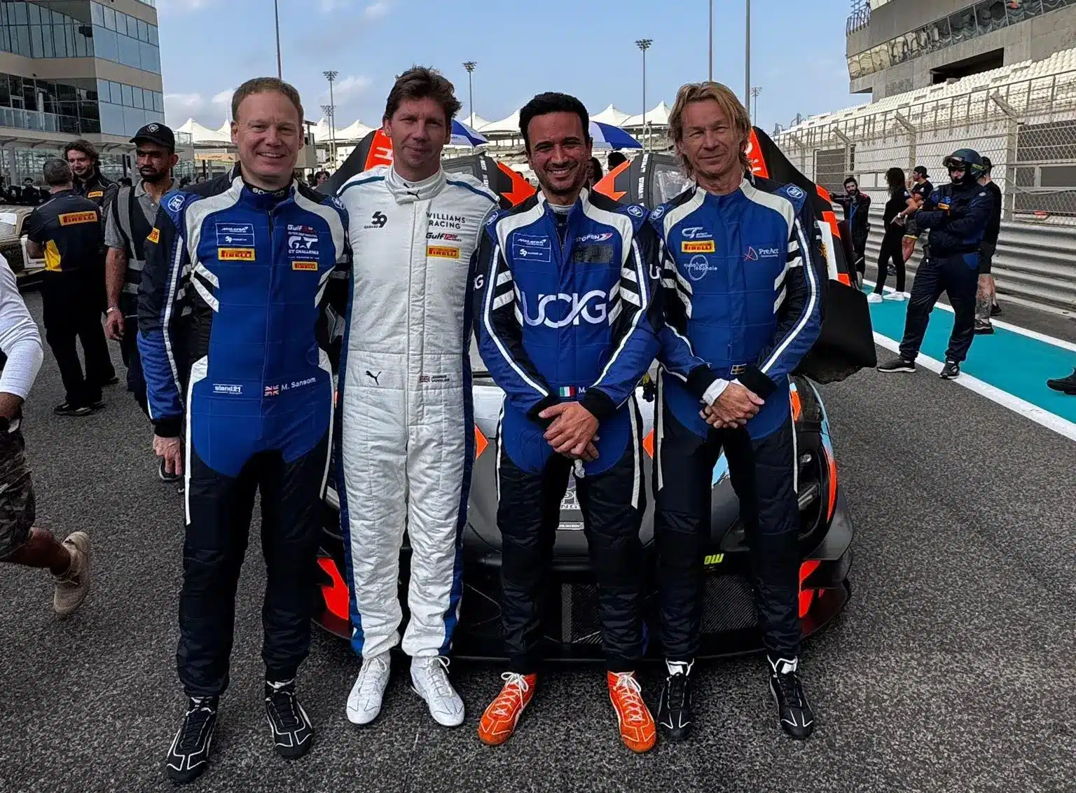 Szokatlan kettős élet: versenyzőként ünnepelt a dobogó tetején az F1-es csapatfőnök