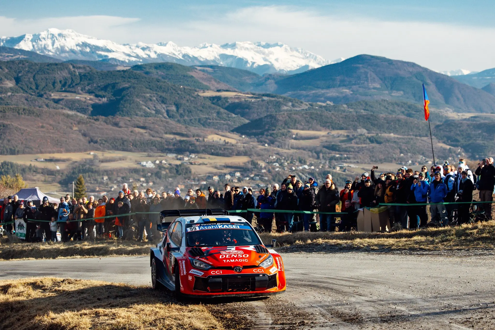 Ogier nyerte a szinte “láthatatlan”, végül törölt gyorsaságit, Solberg vezet a Montén