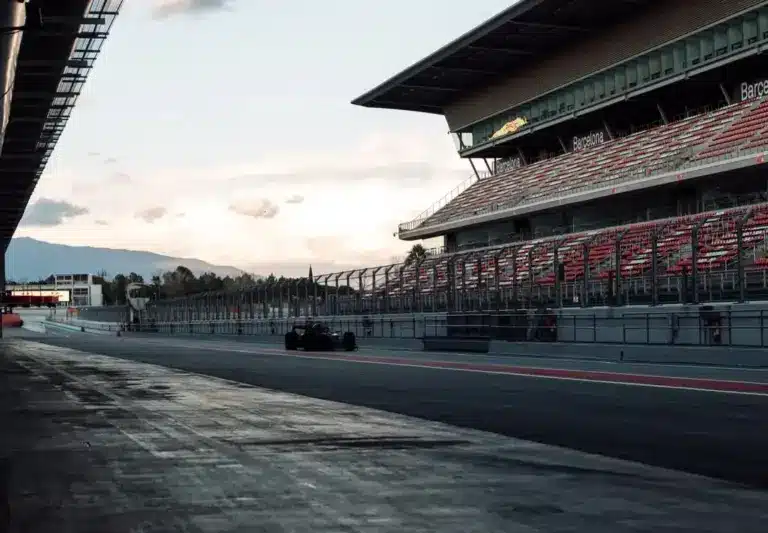 Titokzatos képeken mutatja meg tesztelő autóját az Audi