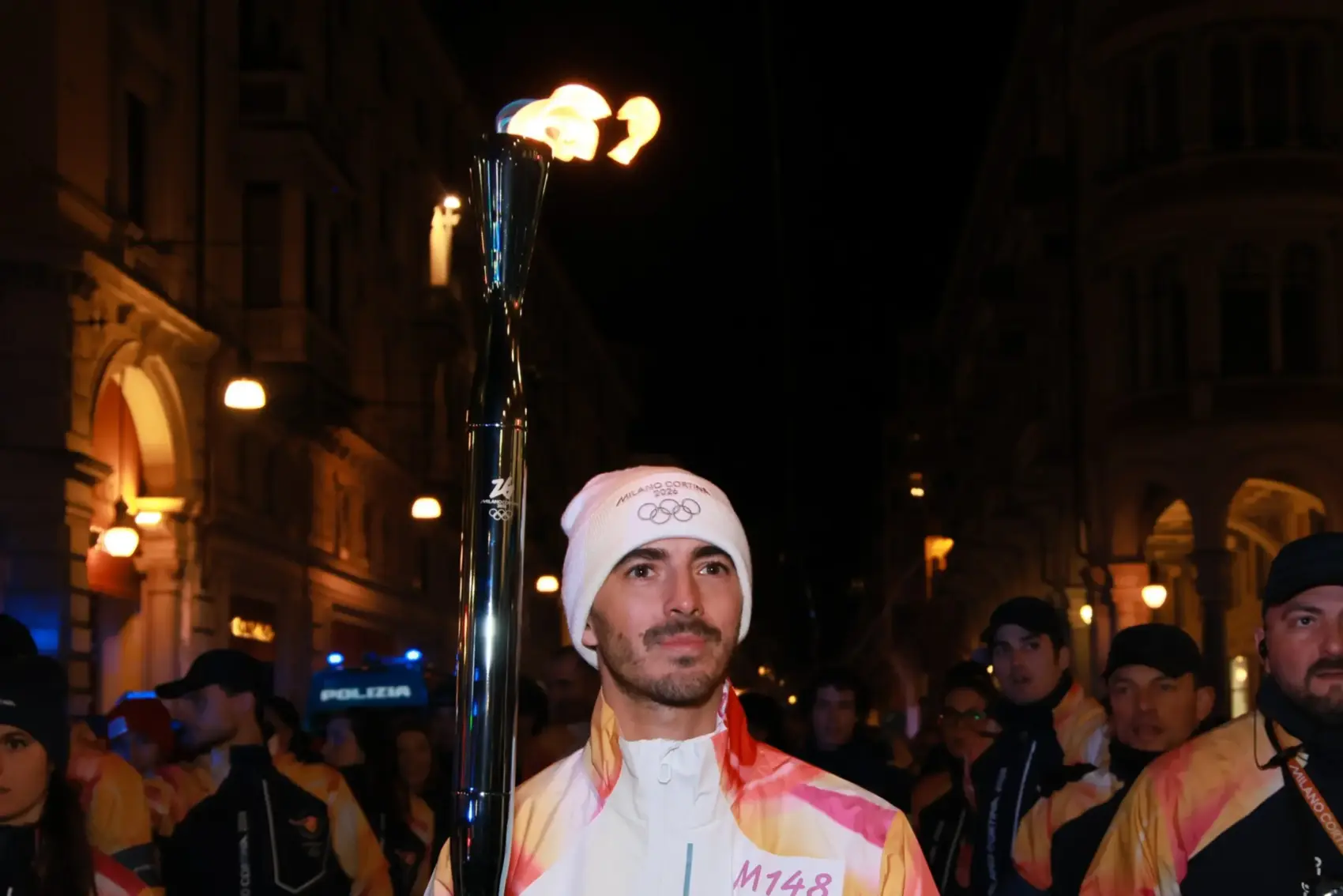 Így gyújtotta meg Bagnaia az olimpiai lángot szülővárosában (videó)