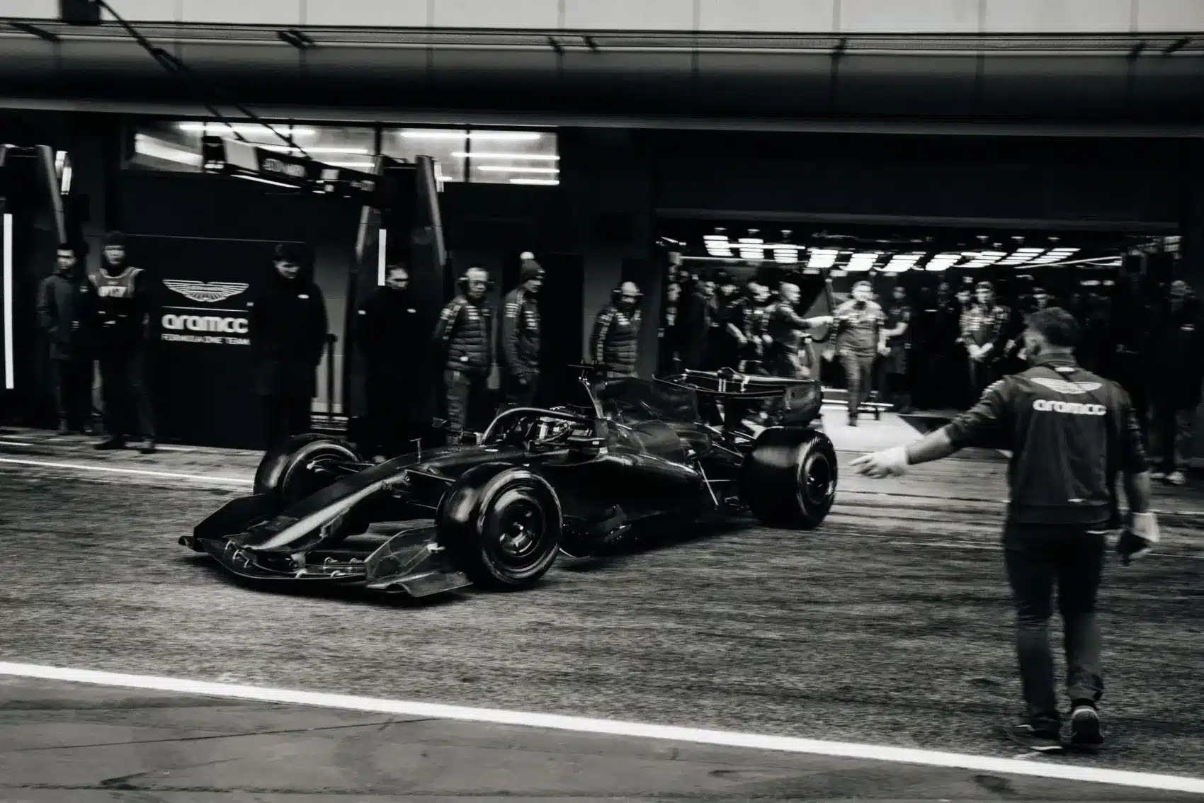 Mindenki szája tátva maradt Newey Aston Martinjától, ami 5 kör után lerobbant Barcelonában