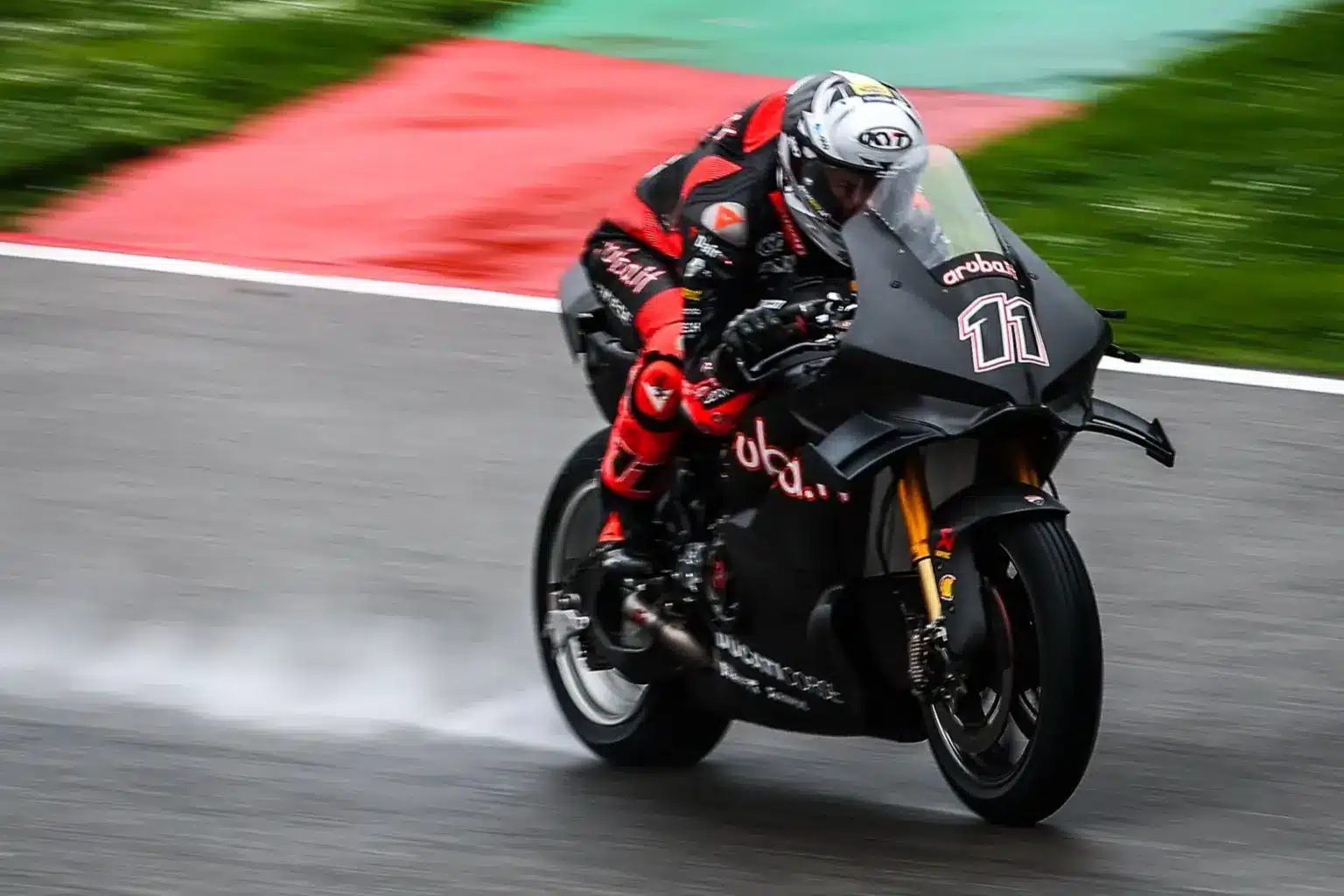 A gyári Ducati kettős elsőségét hozta a Superbike-vb újabb esős tesztnapja